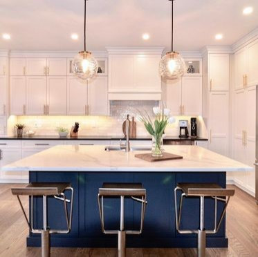 Transitional kitchen photo in Calgary
