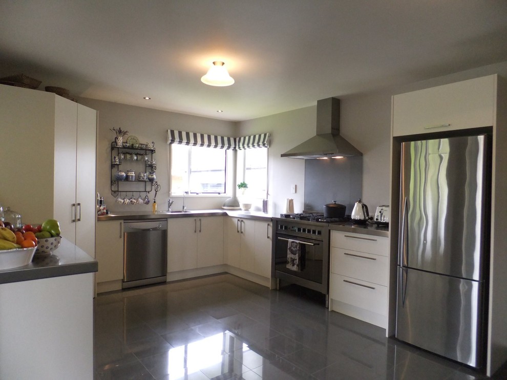 This is an example of a modern kitchen in Christchurch.
