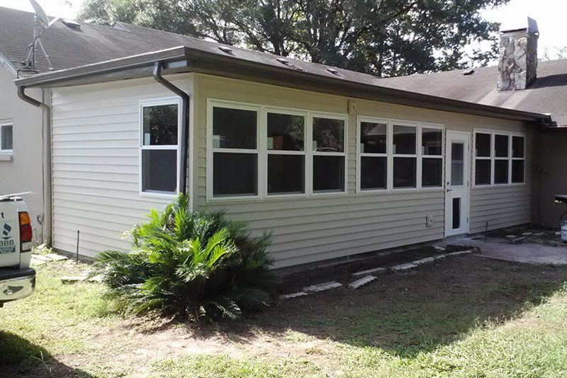 This is an example of a small transitional one-storey white exterior in Tampa.