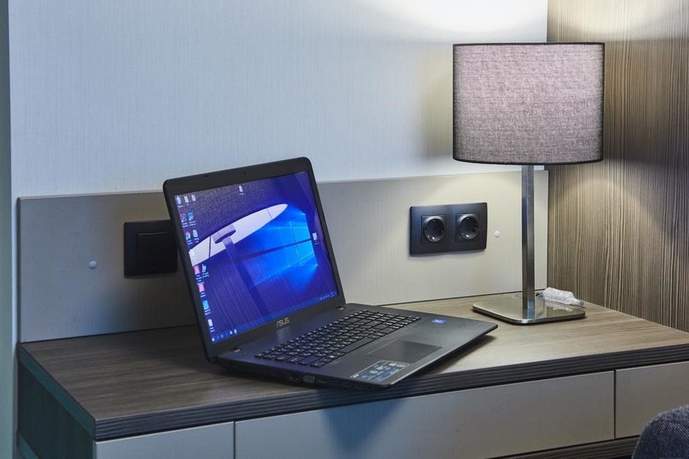 Освещение номера в гостинице Mirotel