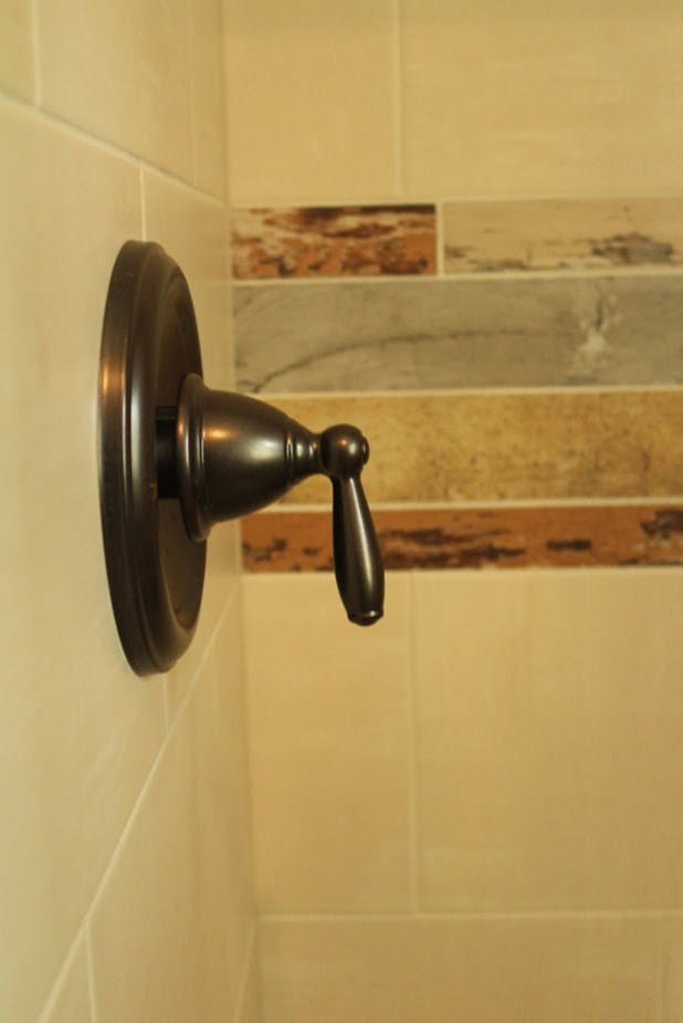 Example of a transitional home design design in Chicago