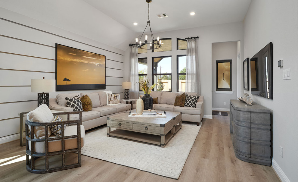 Idée de décoration pour une salle de séjour design ouverte avec un mur blanc, sol en stratifié et un sol marron.