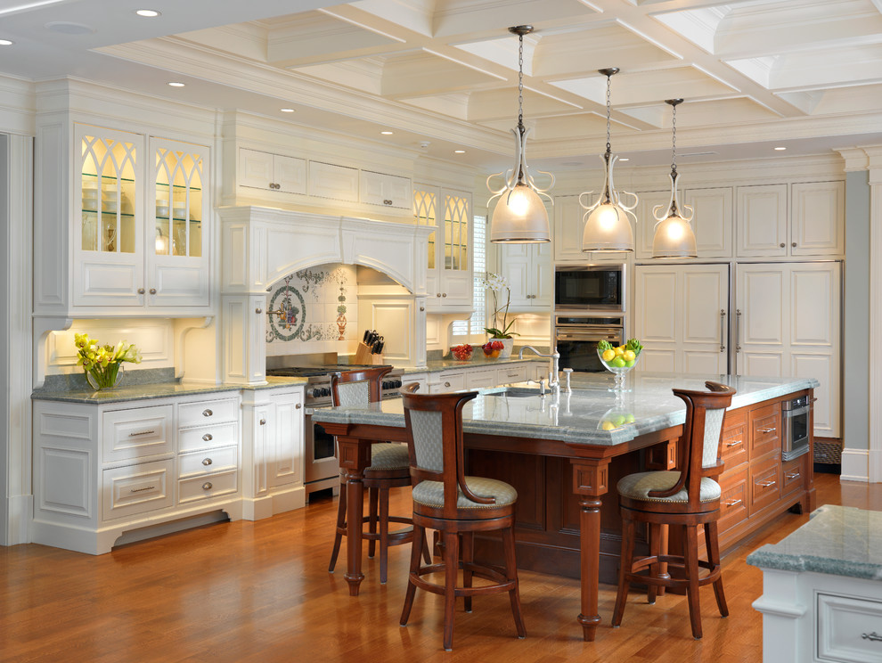 Design ideas for a traditional kitchen in Boston.