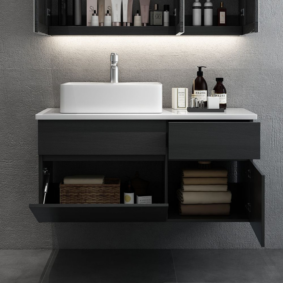 Foto di una piccola stanza da bagno minimalista con mobile bagno sospeso