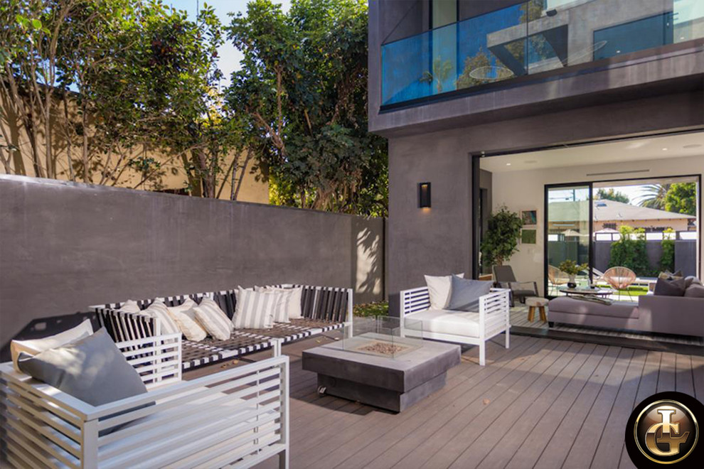 This is an example of a modern deck in Los Angeles with a fire feature and no cover.