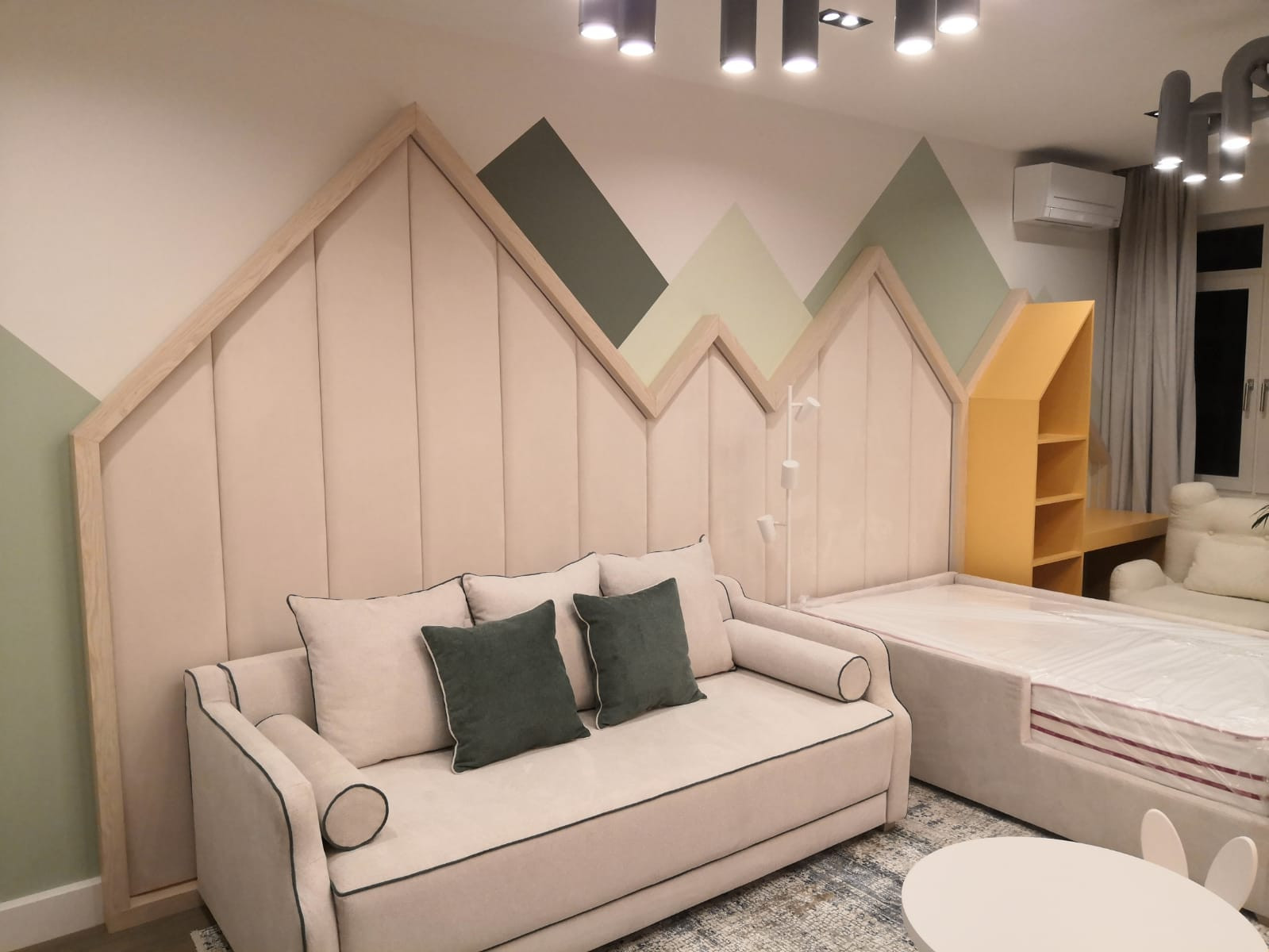 Детская комната \\кровать ,диван ,стеновые панели