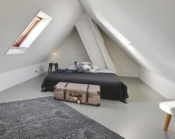 This is an example of a scandinavian bedroom in Copenhagen.
