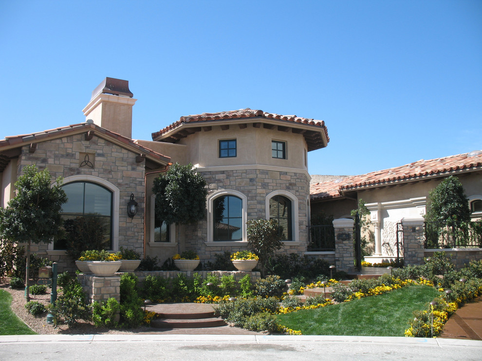 Inspiration for a traditional exterior in Las Vegas.