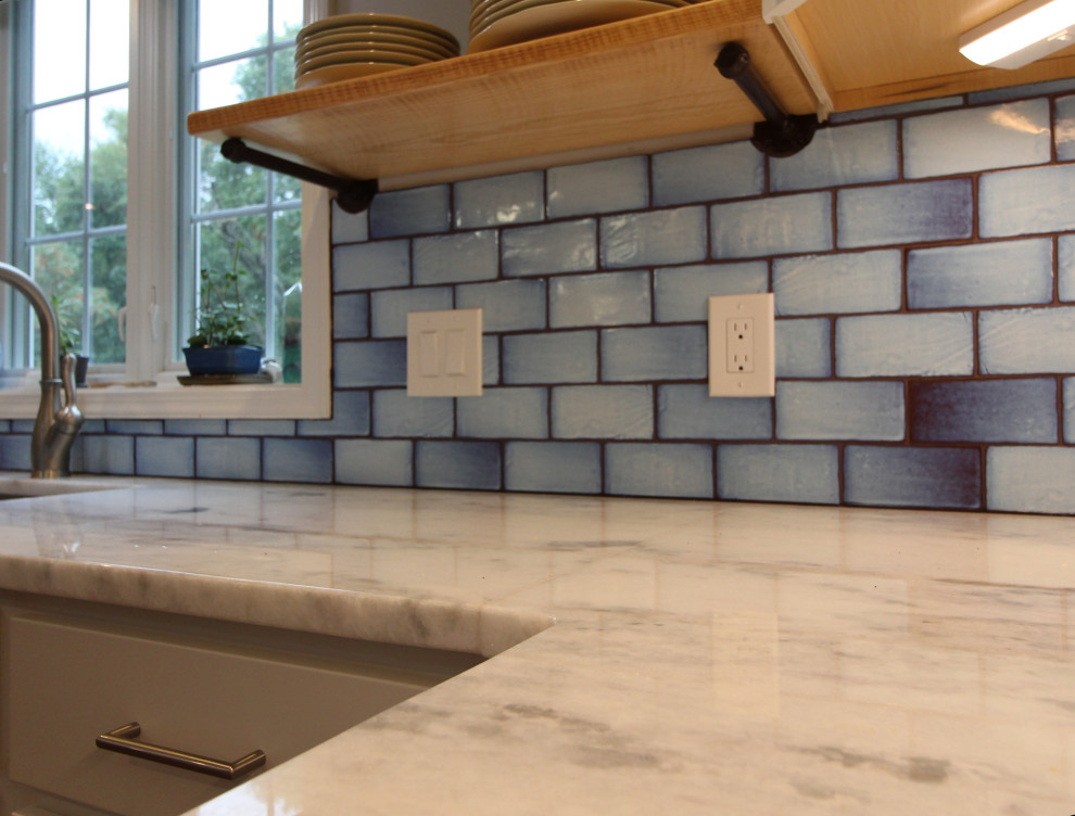 Backsplash in Blue