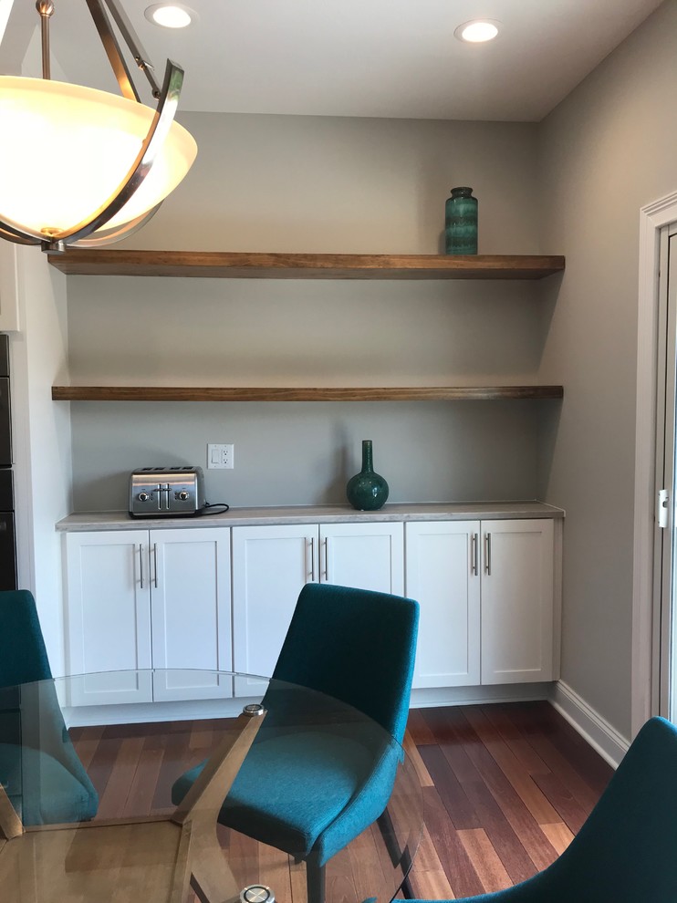 Eat-in kitchen - mid-sized transitional single-wall medium tone wood floor and brown floor eat-in kitchen idea with an undermount sink, shaker cabinets, white cabinets, quartzite countertops, gray backsplash, glass tile backsplash, stainless steel appliances, an island and multicolored countertops