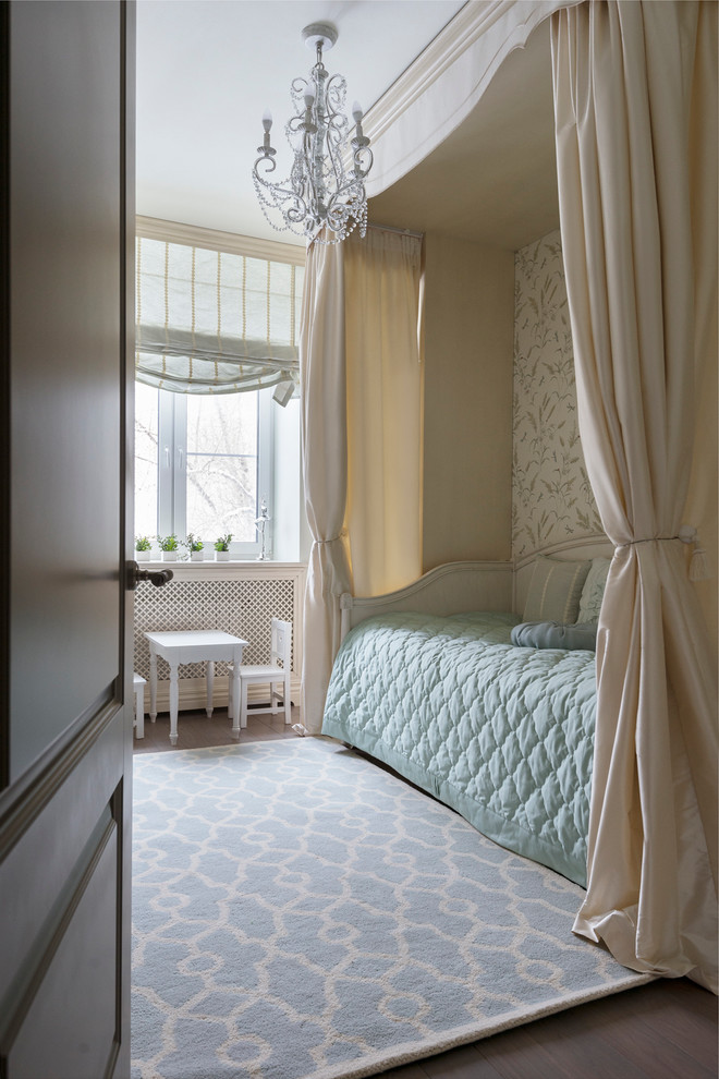 Traditional kids' bedroom in Moscow with dark hardwood floors for kids 4-10 years old and girls.