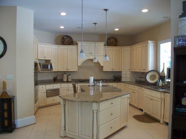 Kitchen traditional-kitchen