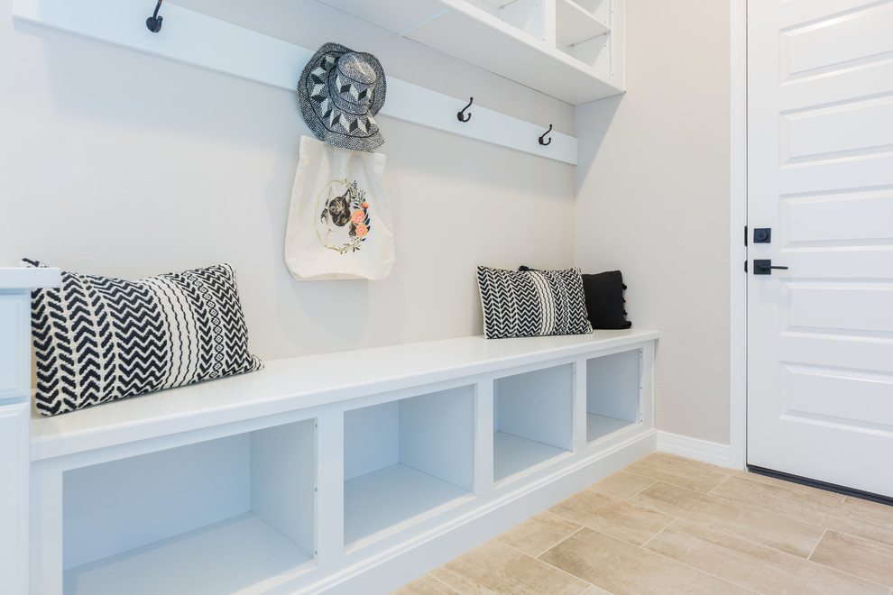 Transitional home design photo in Phoenix