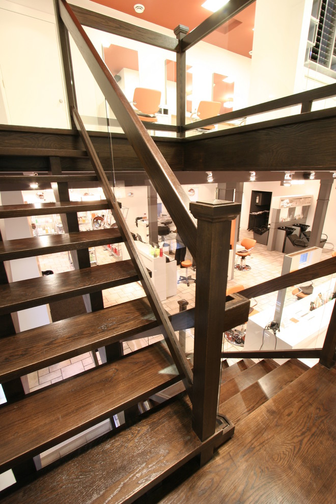 Design ideas for a modern staircase in Toronto.