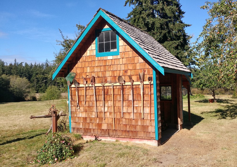 Inspiration for a mid-sized country detached garden shed in Seattle.
