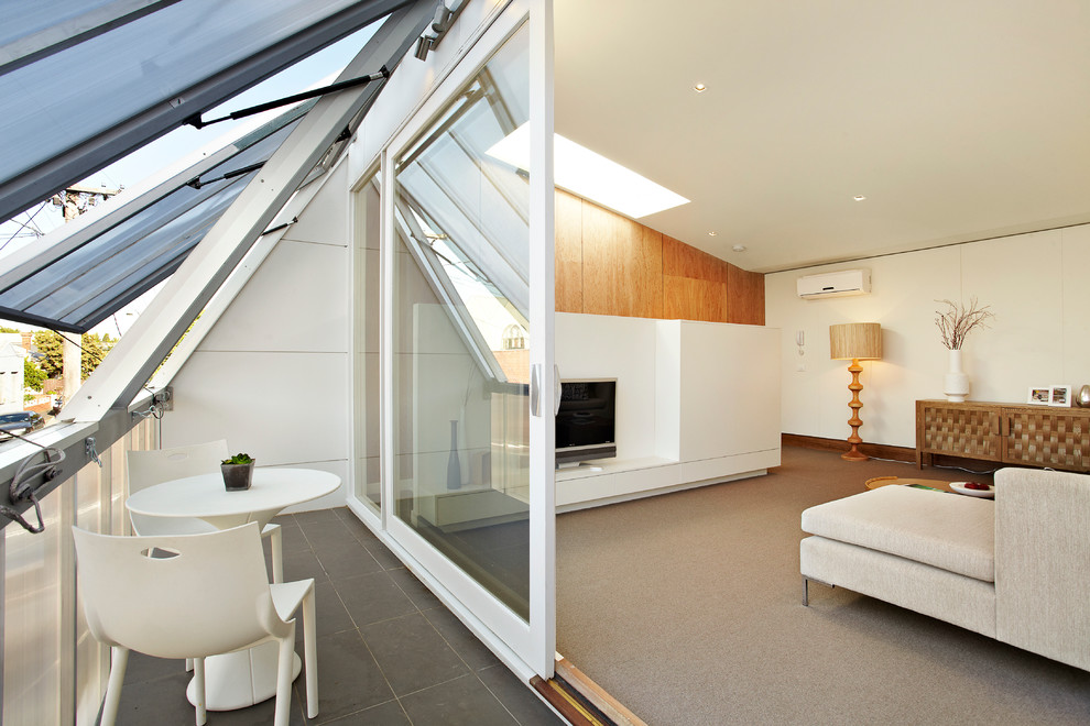 Photo of a contemporary balcony in Melbourne.