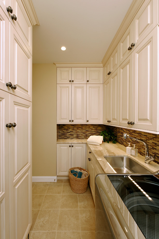 Example of a transitional home design design in DC Metro
