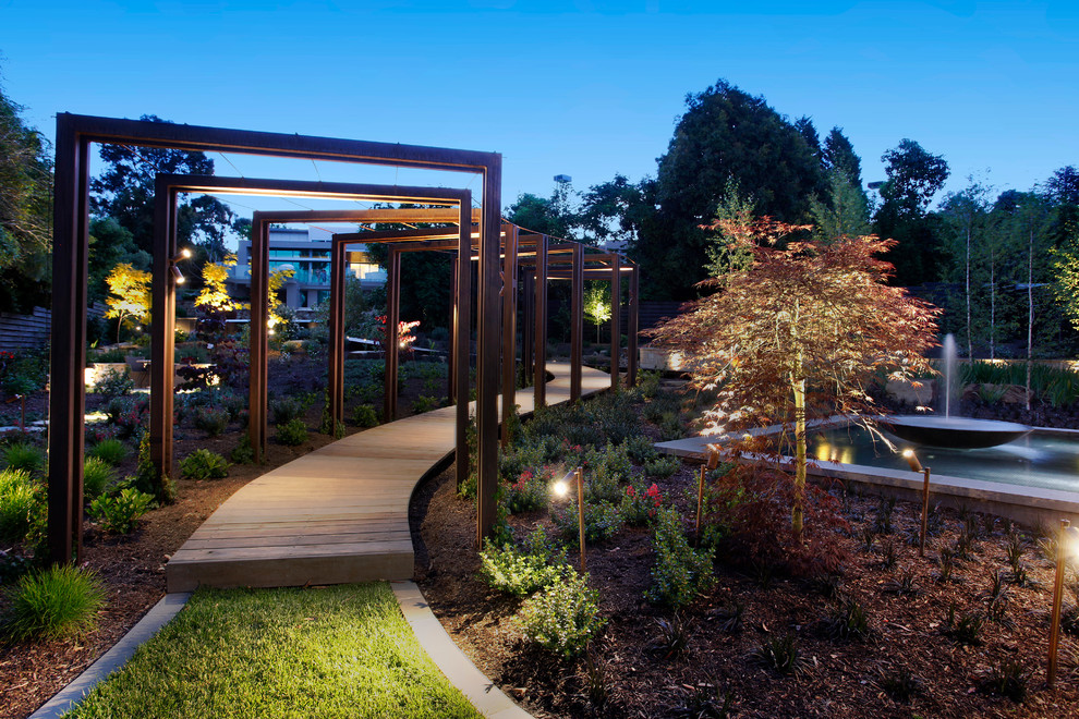 This is an example of a contemporary garden in Melbourne.