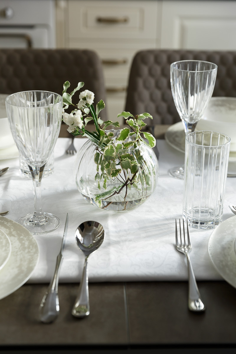 Сервировка стола в петербургской квартире