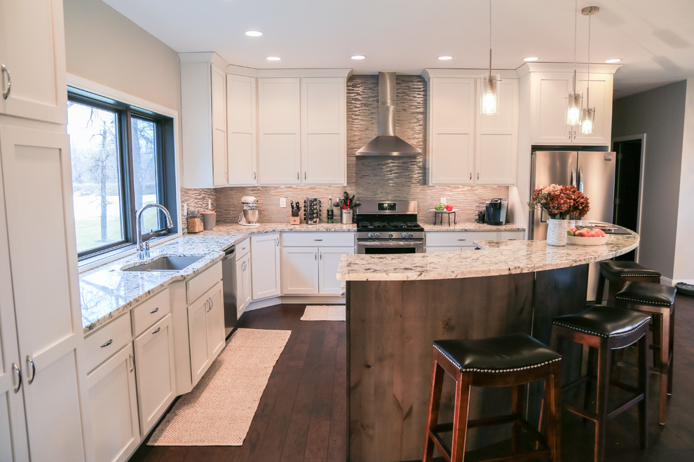 Large transitional kitchen photo