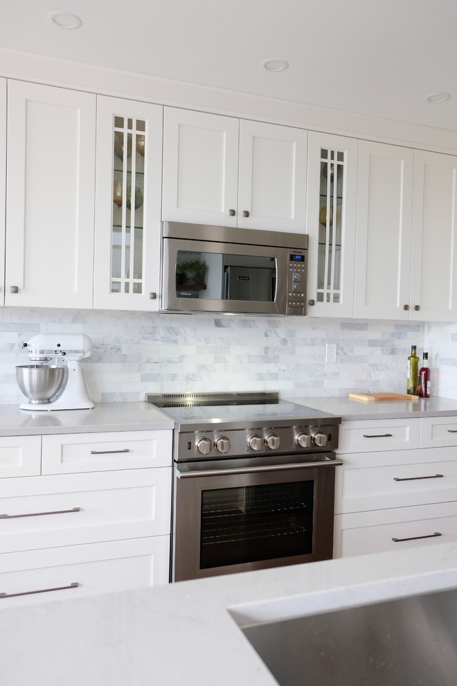 Inspiration for a transitional kitchen remodel in Vancouver