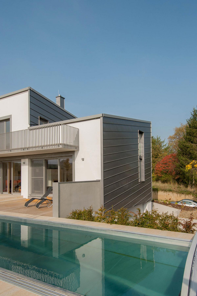 Moderner Pool in Sonstige