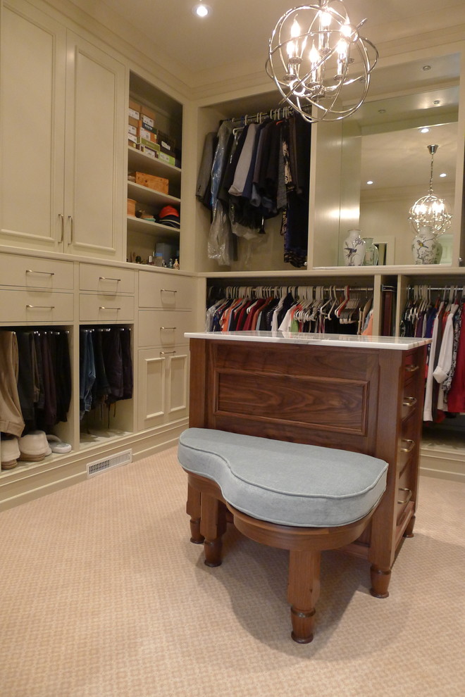 Design ideas for a transitional storage and wardrobe in Indianapolis.