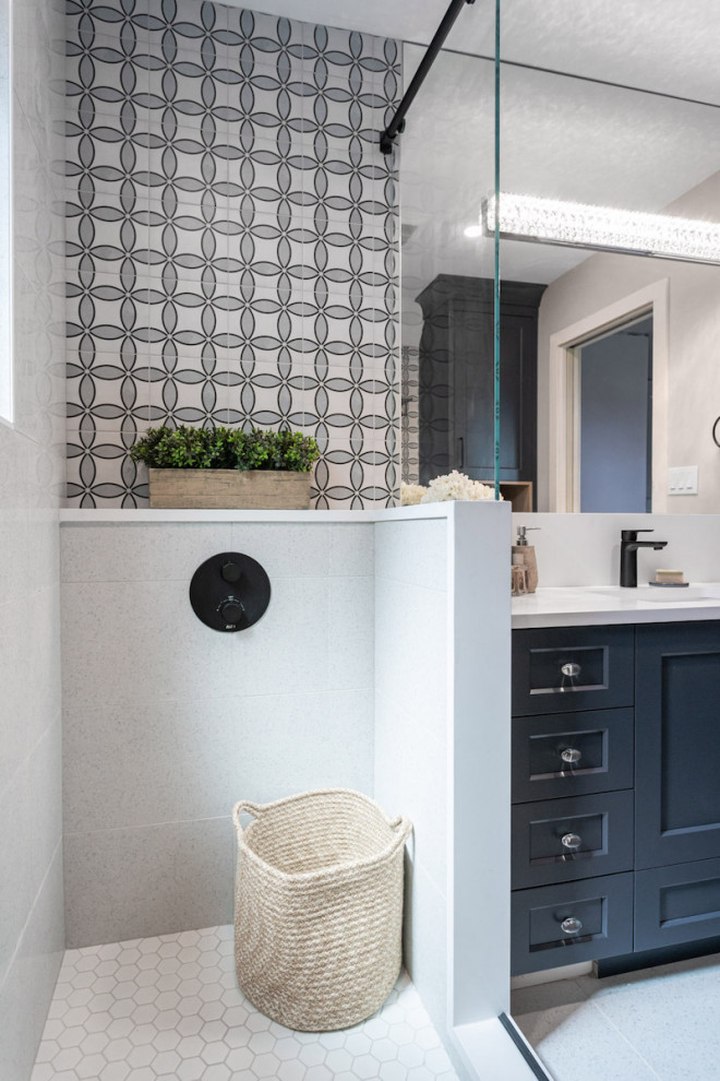 Transitional home design photo in Vancouver