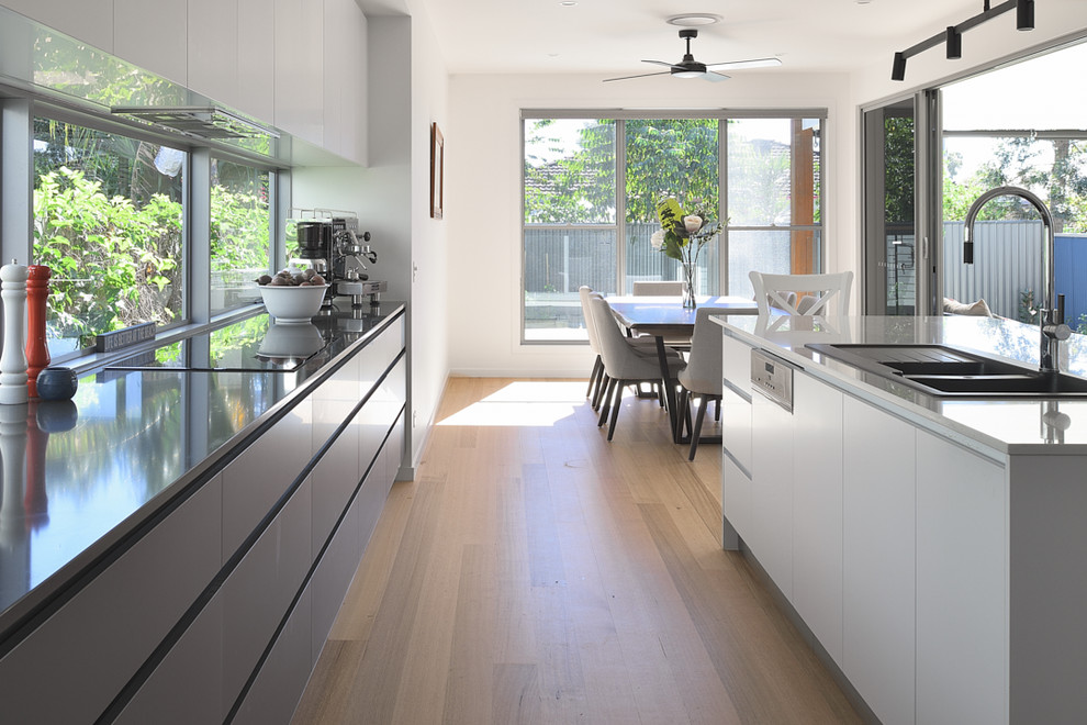 Design ideas for a beach style kitchen in Gold Coast - Tweed.