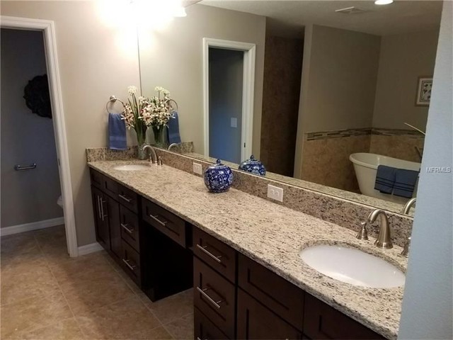 Kellingrew contemporary-bathroom