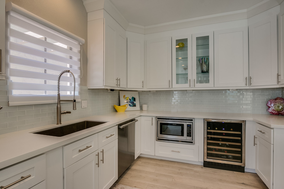 Kitchen - transitional kitchen idea in Phoenix