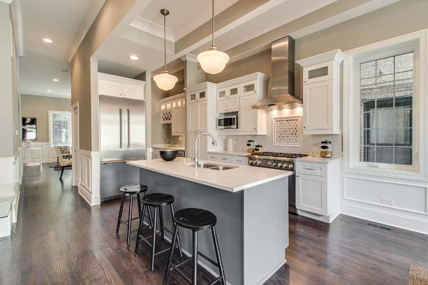 Inspiration for a transitional kitchen remodel in Chicago