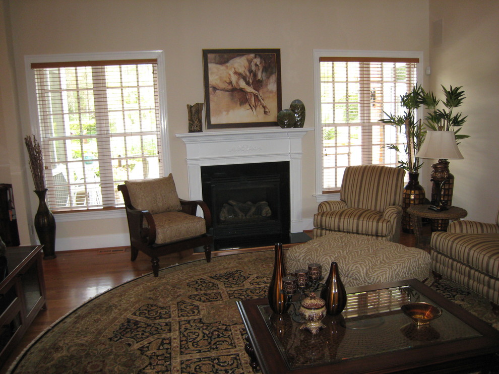 Design ideas for a transitional living room in Wilmington.