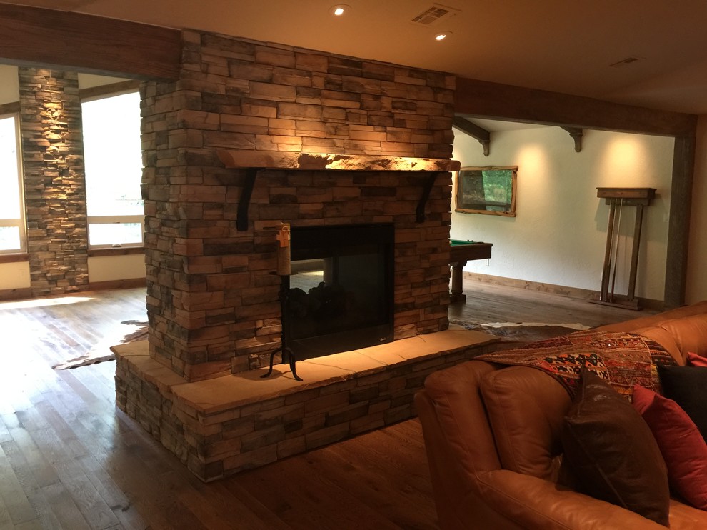 Mountain style home design photo in Albuquerque