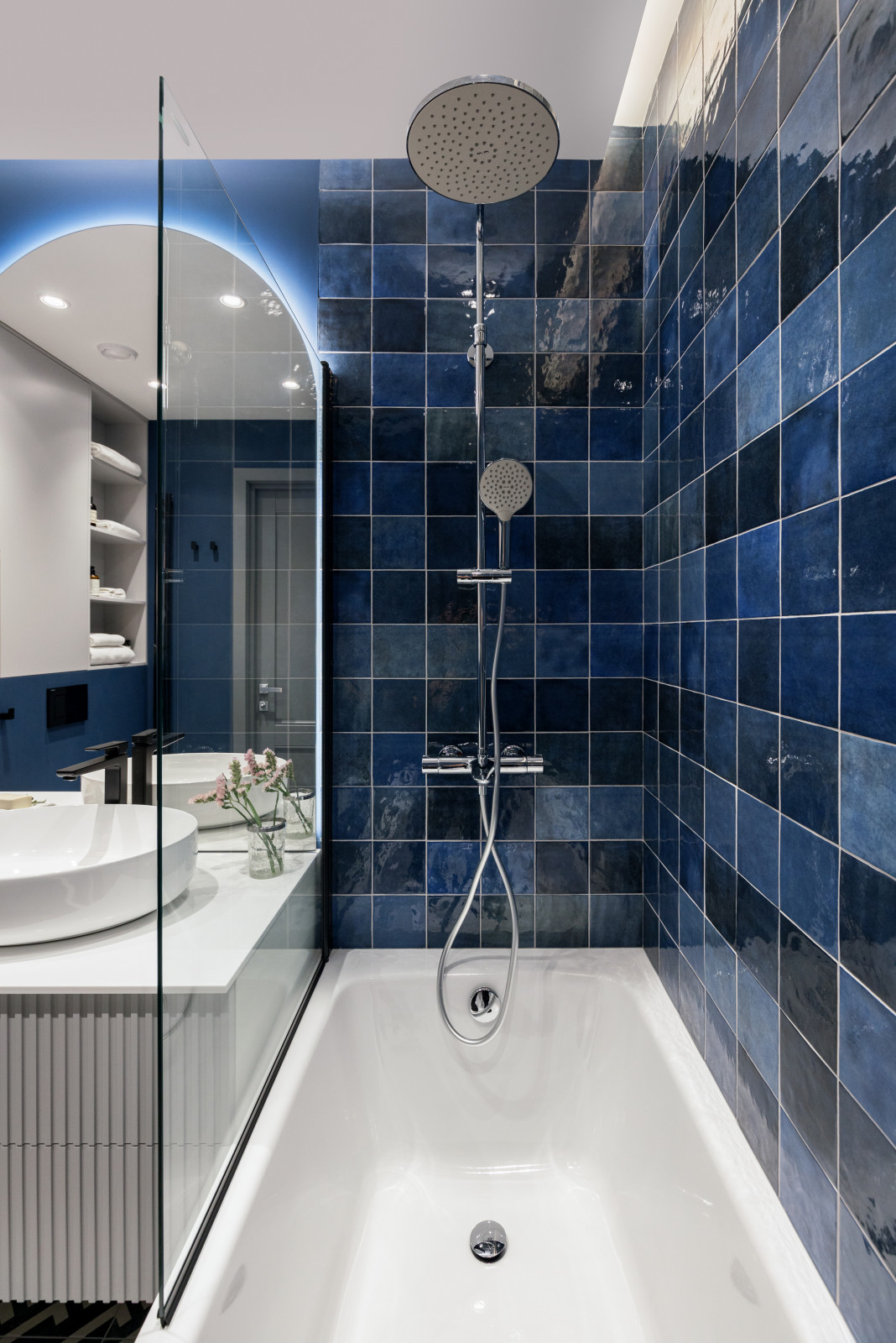 Квартира с синей кухней и детской комнатой