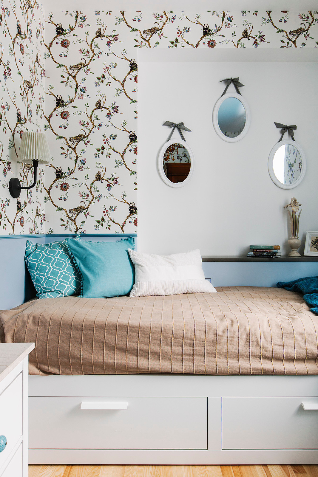 Яркий современный дизайн трехэтажного таунхауса площадью 230 кв.м в КП Бристоль