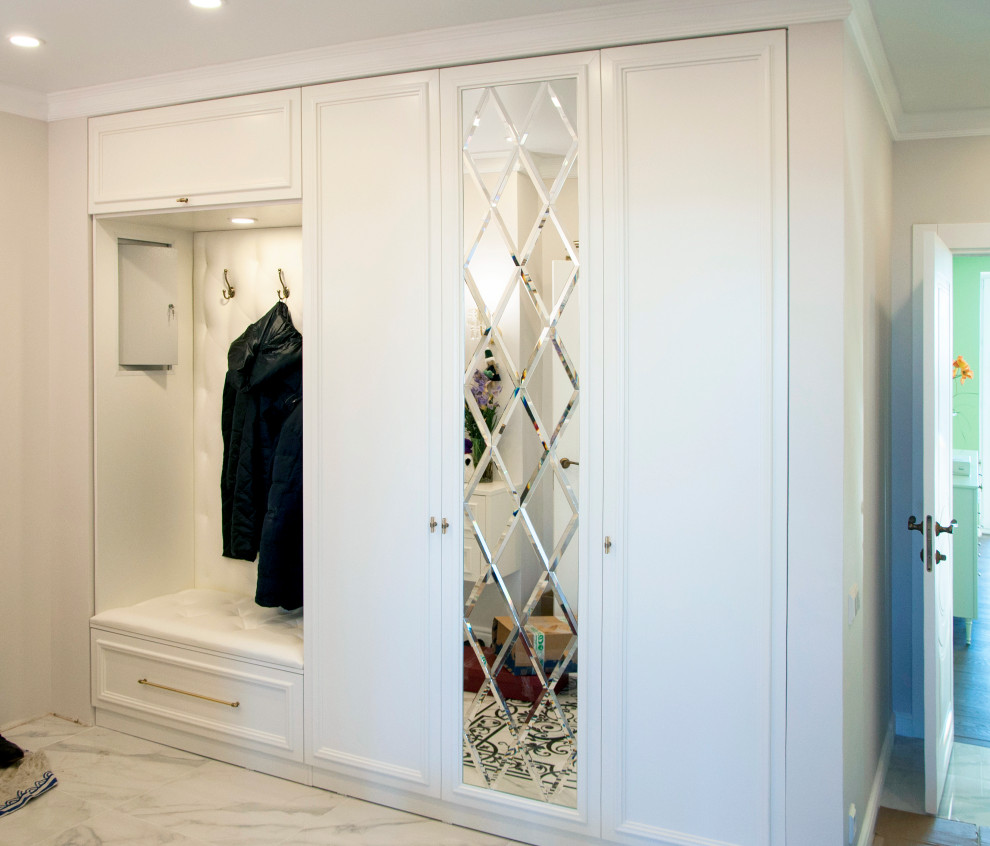 Белоснежная мебель в прихожую