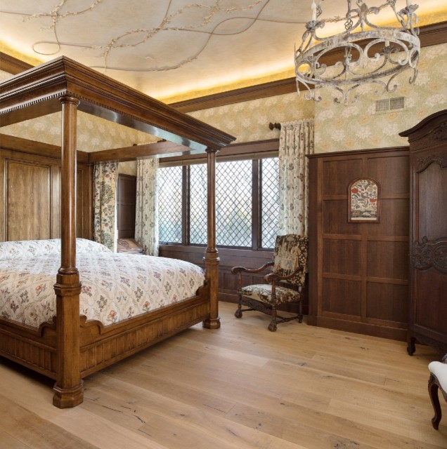 This is an example of a traditional bedroom in Kansas City.