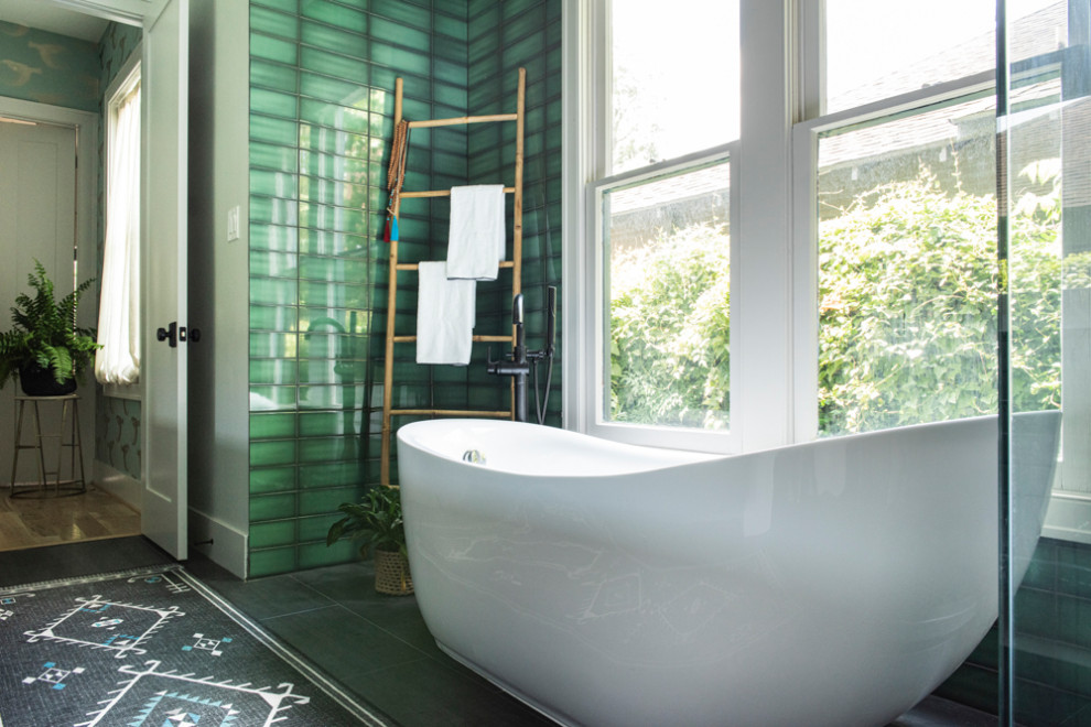 Example of a transitional home design design in Houston