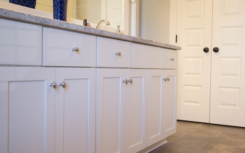Example of a transitional kitchen design in Birmingham