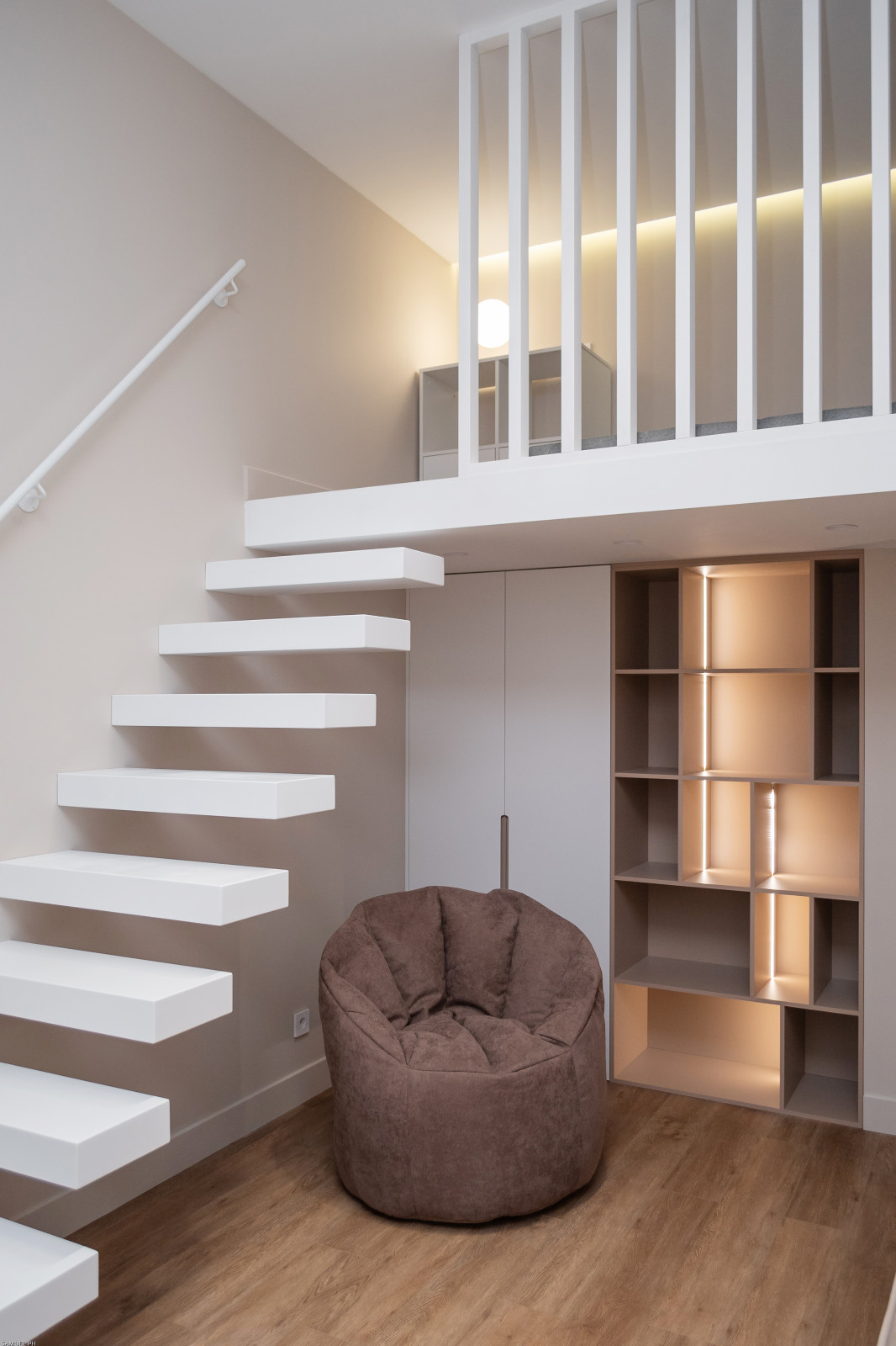 Реализация ЖК "Болконский", квартира с потолками 3,6 метра.