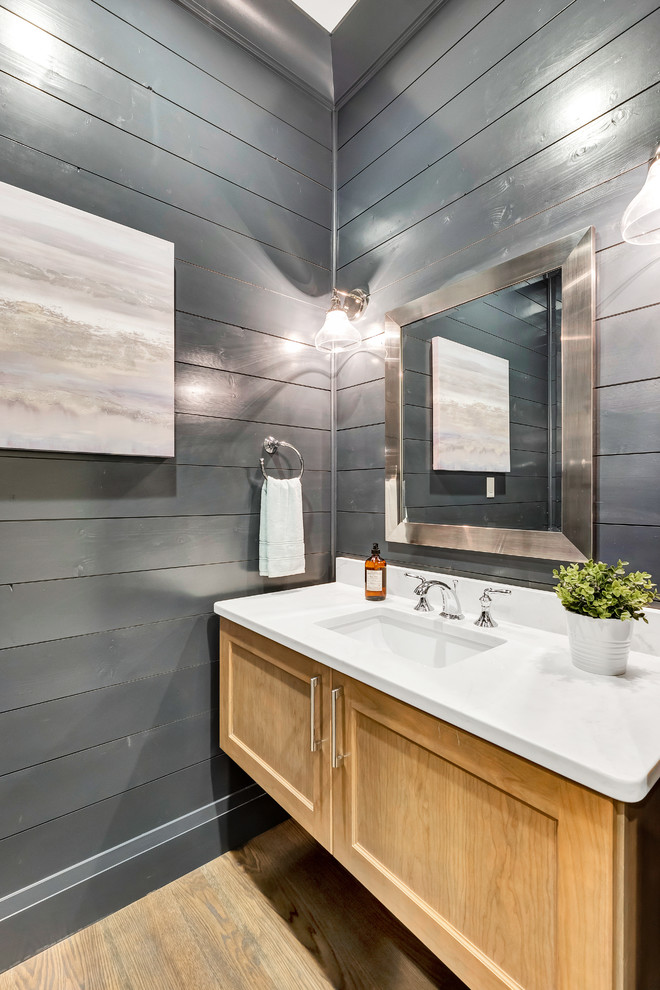 Example of a transitional home design design in St Louis