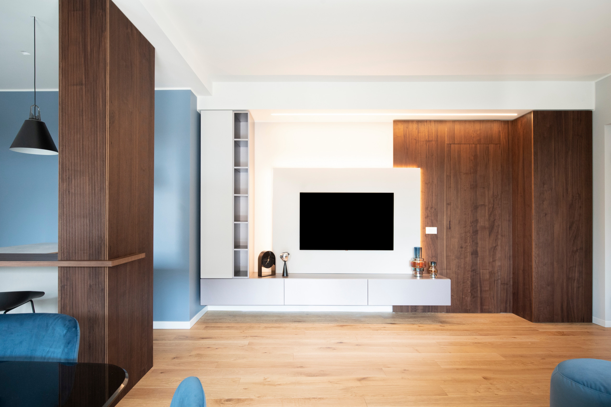 Equilibrio contemporaneo tra materia, luce e colore