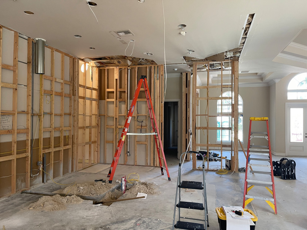 Transitional kitchen photo in Miami
