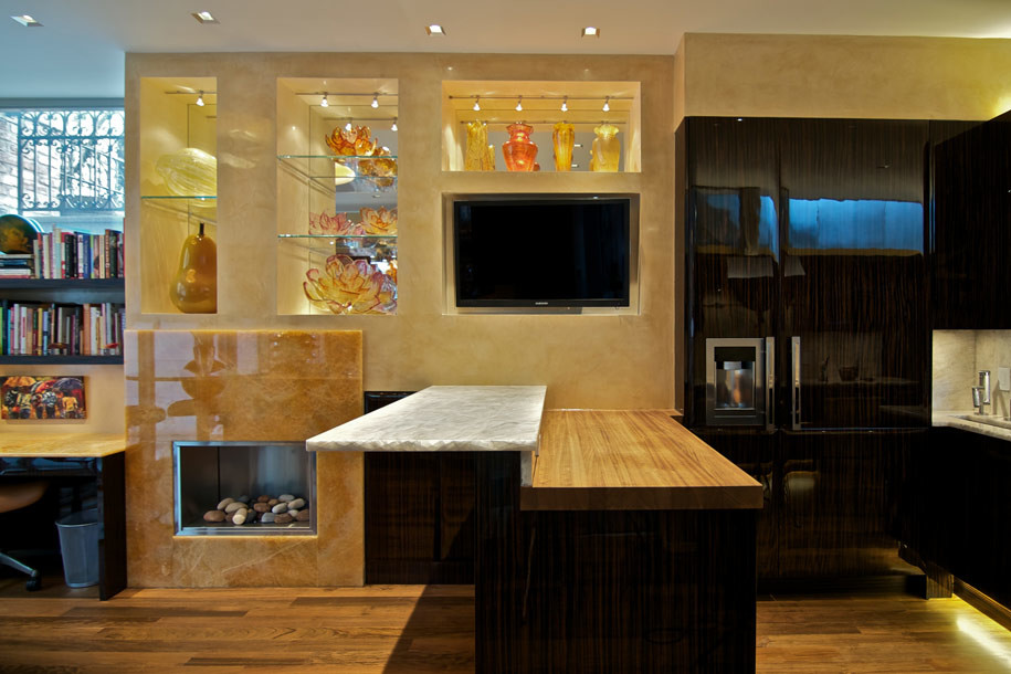 Example of a transitional kitchen design in Chicago
