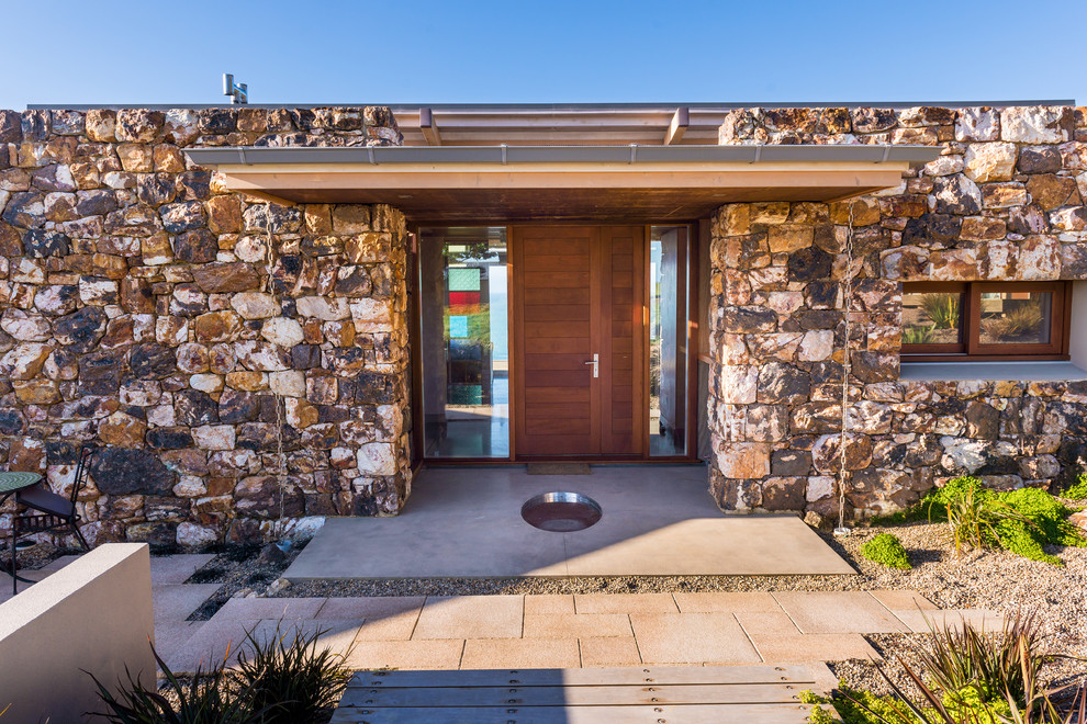 Photo of a mid-sized contemporary front door in Auckland.