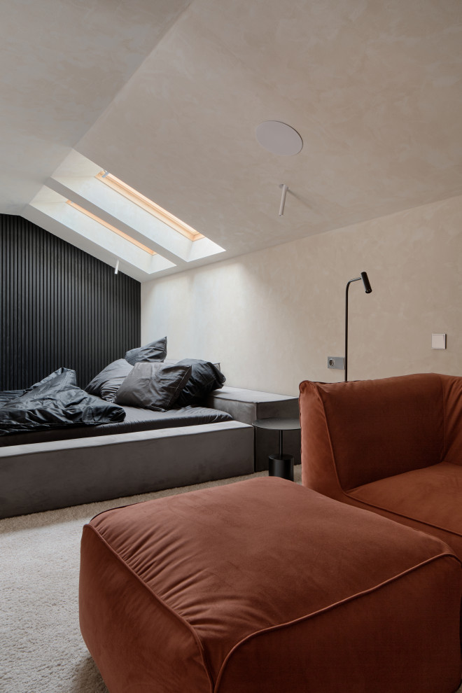 Спальня с прозрачной ванной