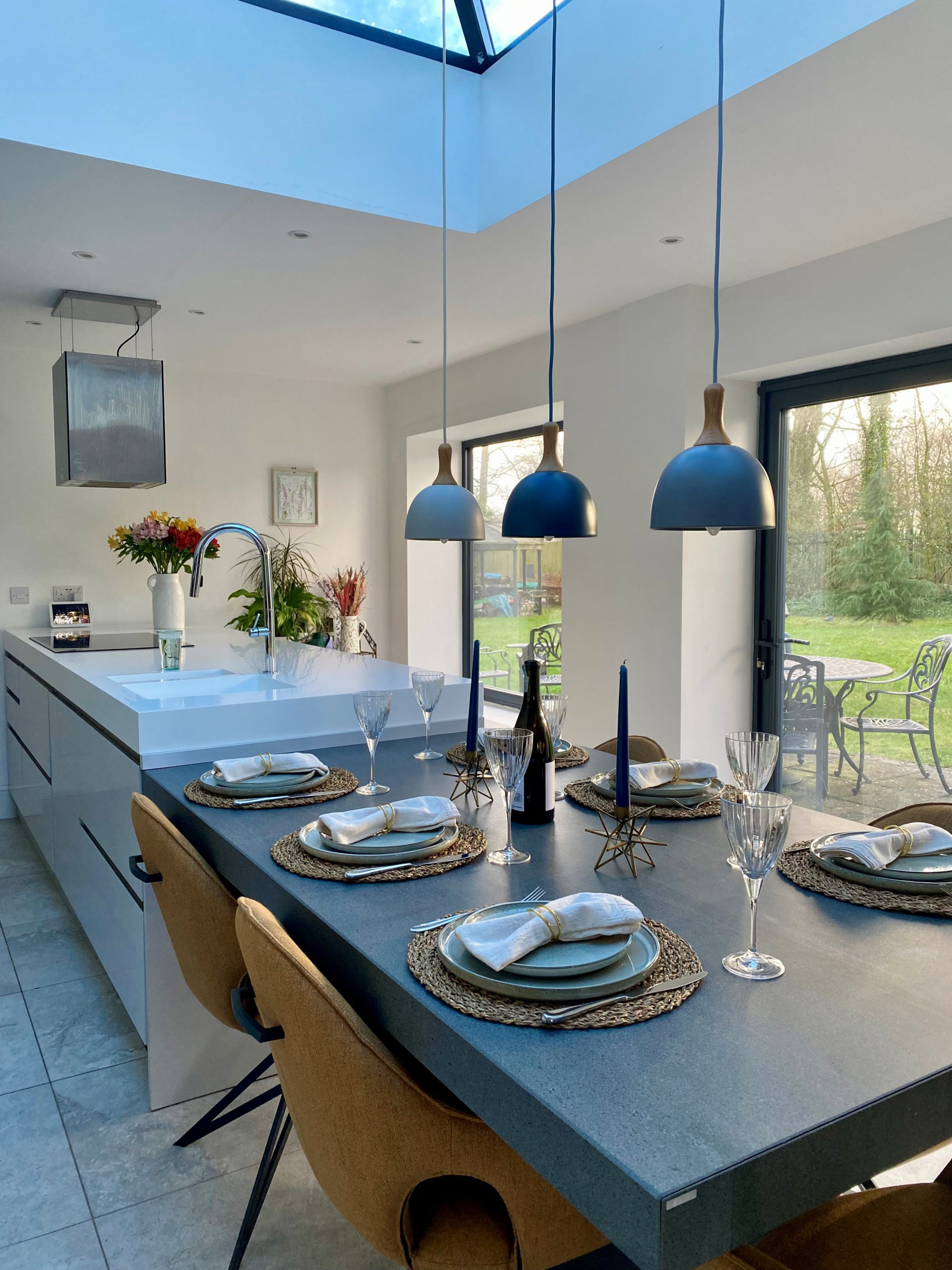 Modern Kitchen Extension by Windle Décor