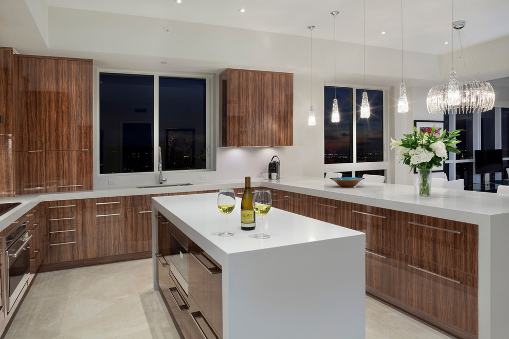 Inspiration for a modern kitchen remodel in Miami