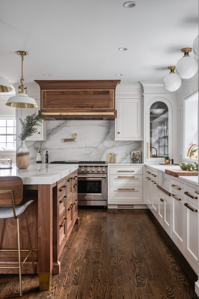 Example of a classic kitchen design in New York